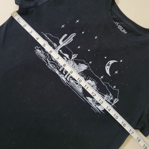 Fifth Sun Howling Wolf In The Desert Crewneck Black Short Sleeve Tee - Picture 6 of 11